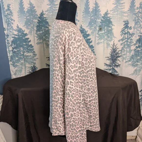 Just Be… Women’s Pink Leopard Print Long Sleeve Top | Size Medium - Picture 2 of 5